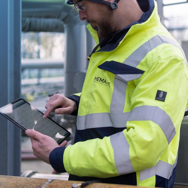 HEMATITE operator with DRIVE NDT in the field